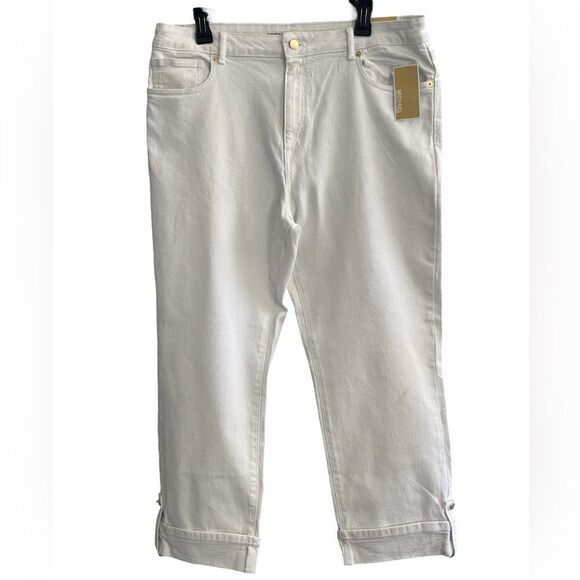 Micheal Kors - Straight leg cropped jeans with Gold button. Size:16 Color: White - Picture 1 of 14